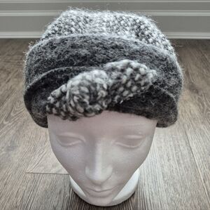 La Fenice Wool knit Hat Gray White/cream With Bow Knot Detail